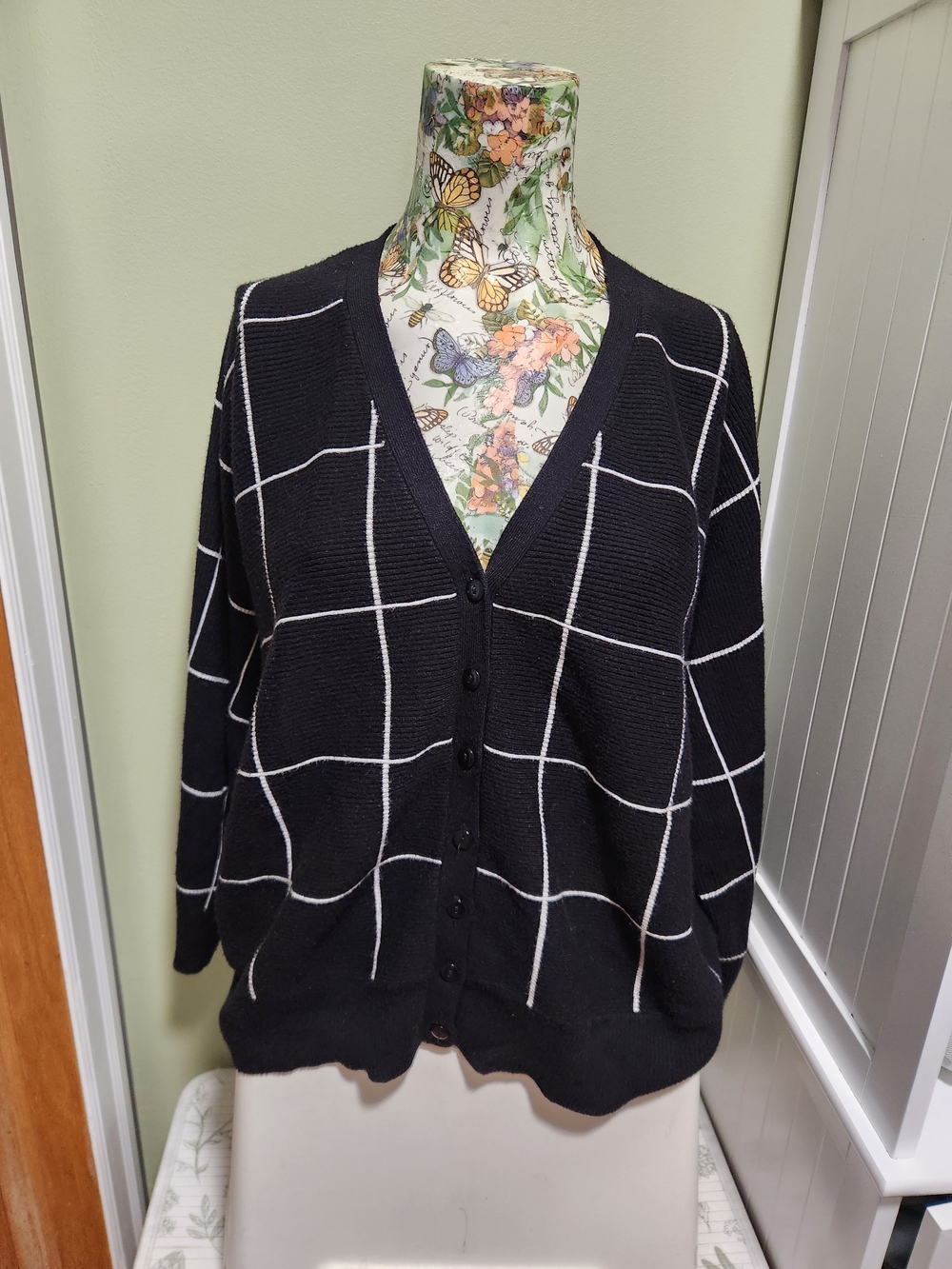 Tahari Black And White Button-Front V-Neck Cardigan